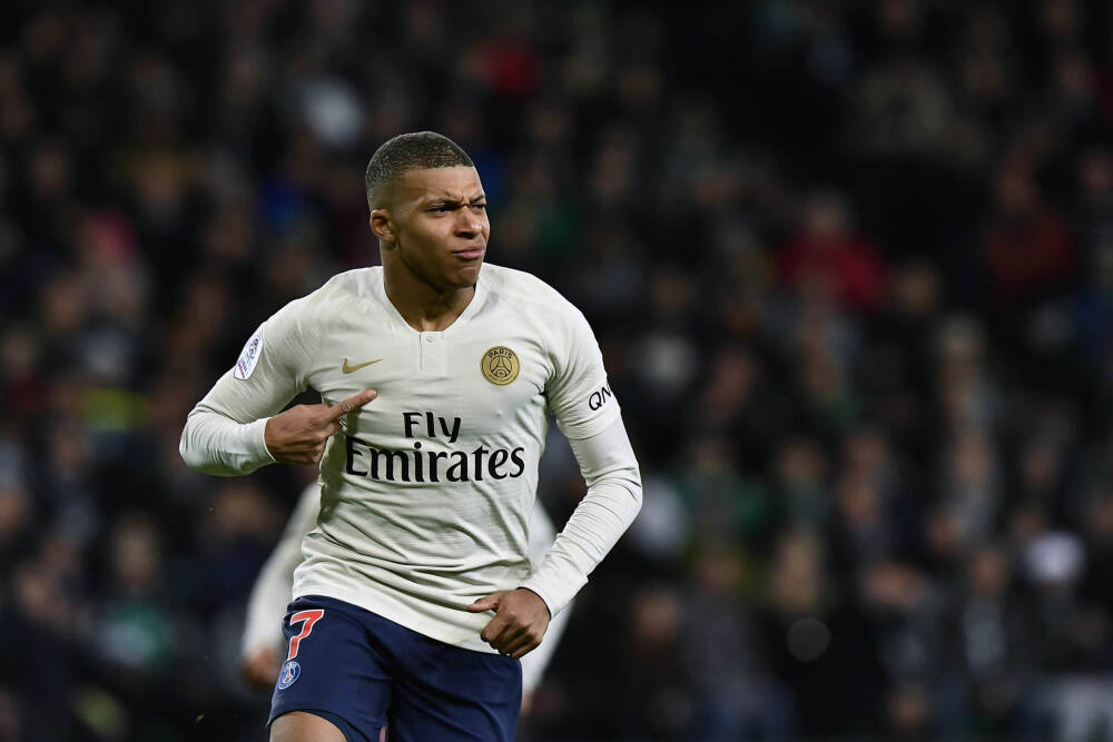 连续96场有盖帽！ESPN记者惊呼：文班这是从罚球线起跳帽了三分！